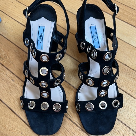 Beautiful Prada Sandals - Picture 4 of 11